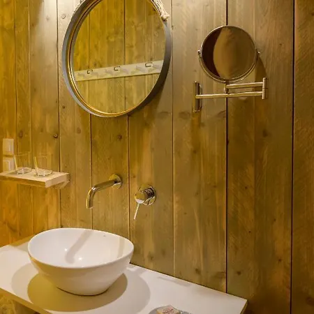 Lodge Logos Village *