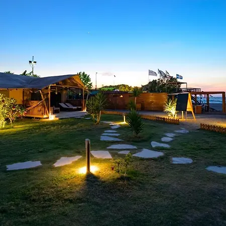 Logos Village بيت خشبي *